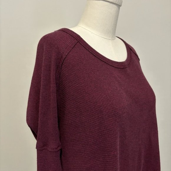 Aritzia TNA Alder Thermal Long Sleeve Waffle Knit Relaxed Fit Top Burgundy Small - Picture 9 of 16